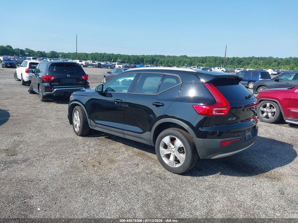 2021 VOLVO XC40 T5 MOMENTUM