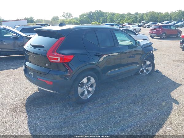 2021 VOLVO XC40 T5 MOMENTUM
