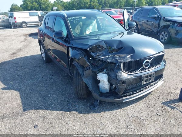 2021 VOLVO XC40 T5 MOMENTUM