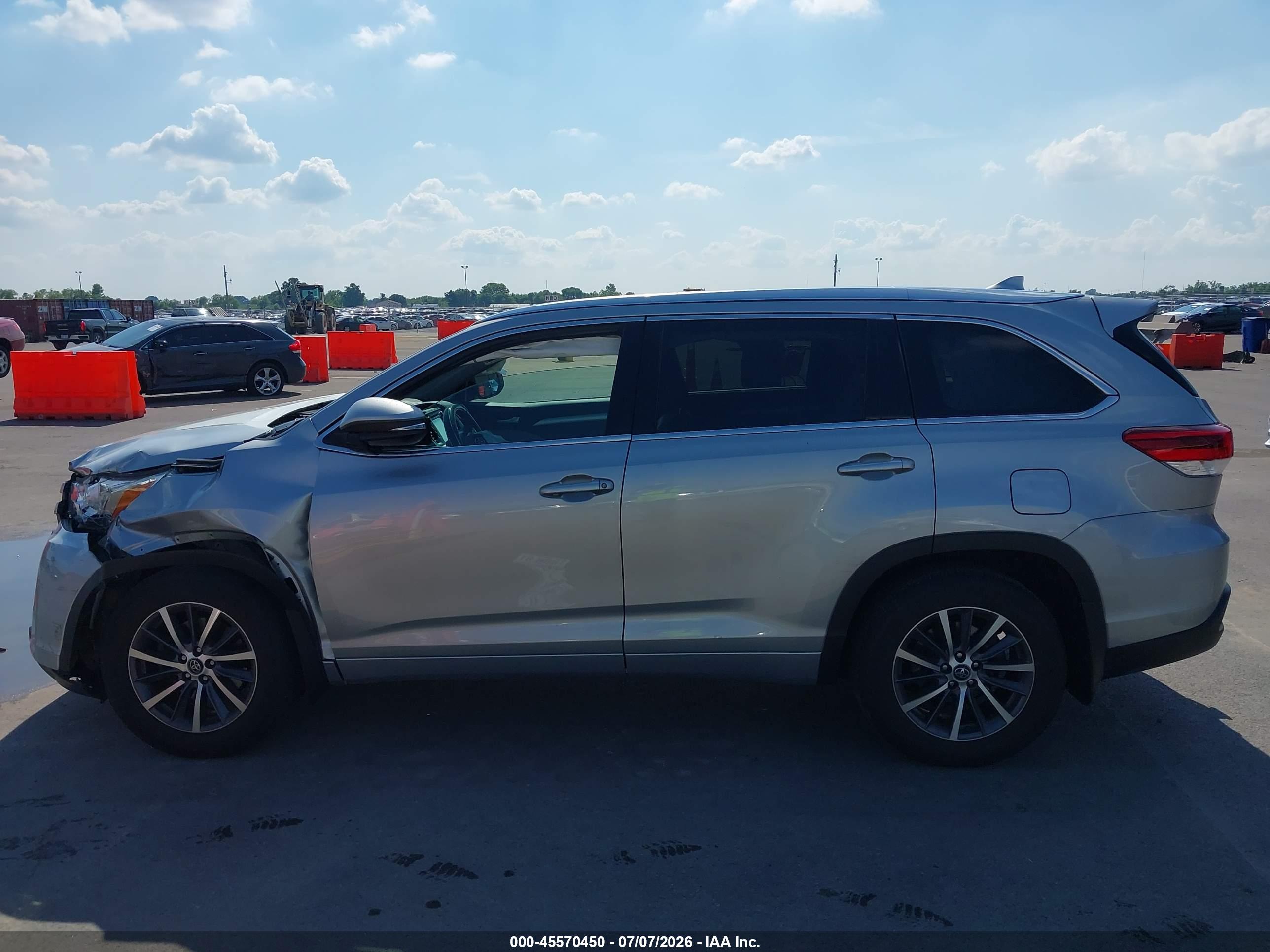 2017 TOYOTA HIGHLANDER XLE
