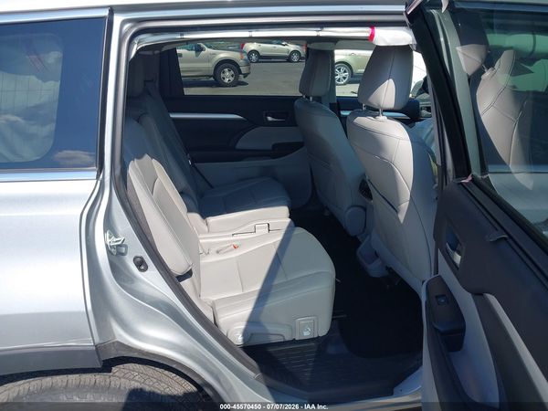 2017 TOYOTA HIGHLANDER XLE
