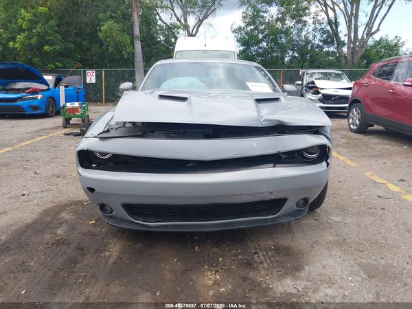 2022 DODGE CHALLENGER SXT