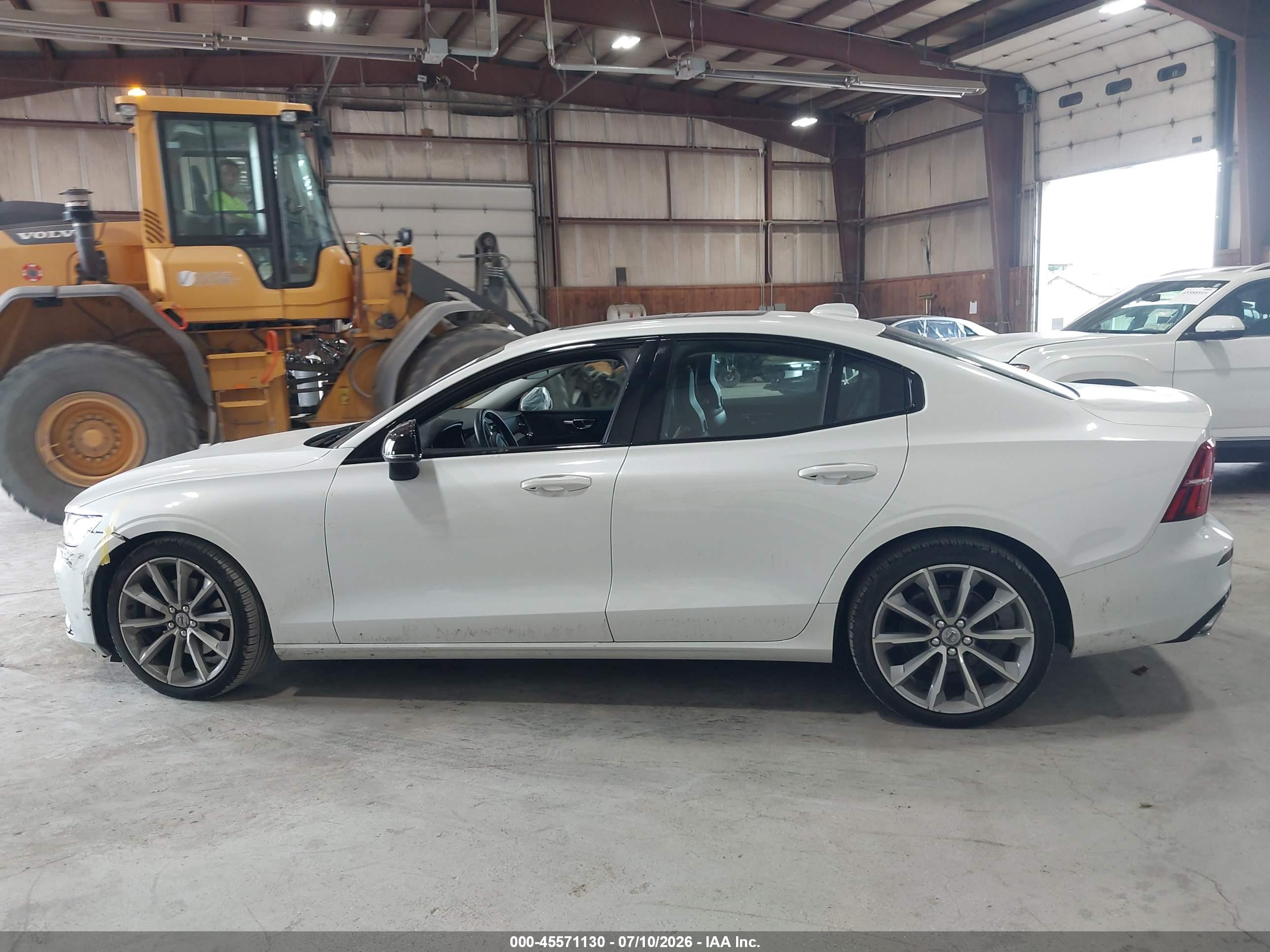 2021 VOLVO S60 T5 MOMENTUM