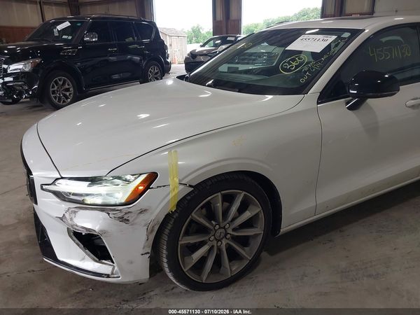 2021 VOLVO S60 T5 MOMENTUM