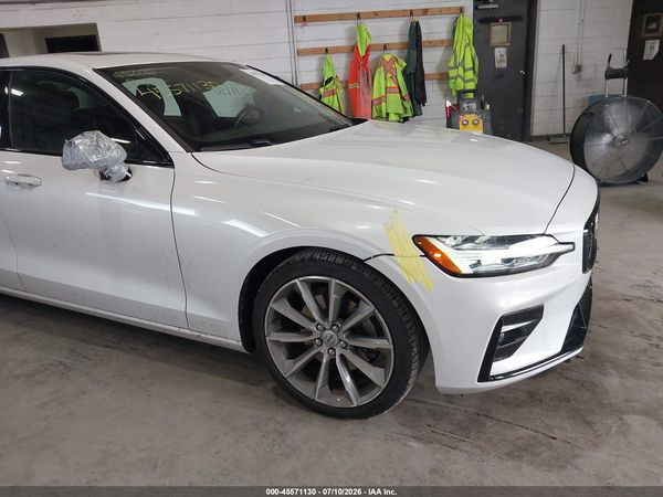 2021 VOLVO S60 T5 MOMENTUM