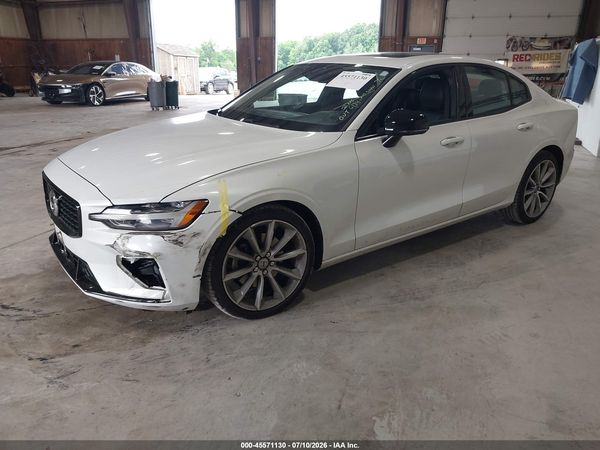 2021 VOLVO S60 T5 MOMENTUM