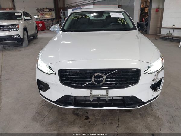 2021 VOLVO S60 T5 MOMENTUM