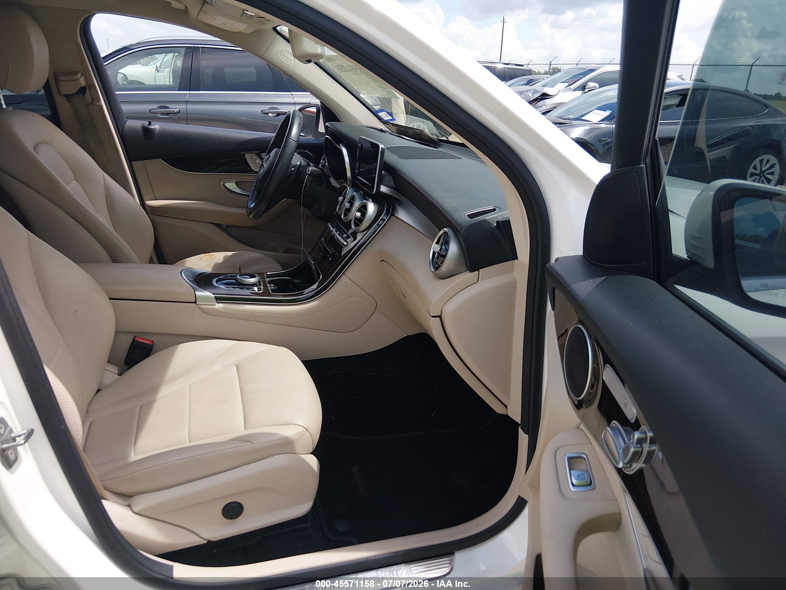 2019 MERCEDES-BENZ GLC 300 GLC300