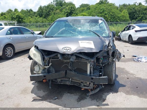 2013 TOYOTA SIENNA XLE V6 8 PASSENGER