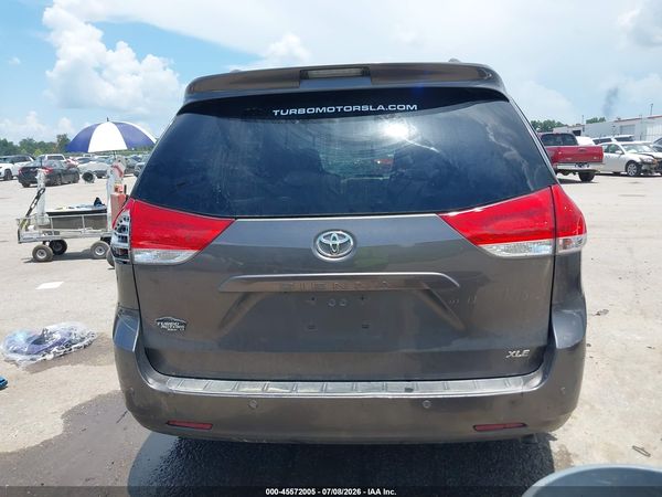 2013 TOYOTA SIENNA XLE V6 8 PASSENGER