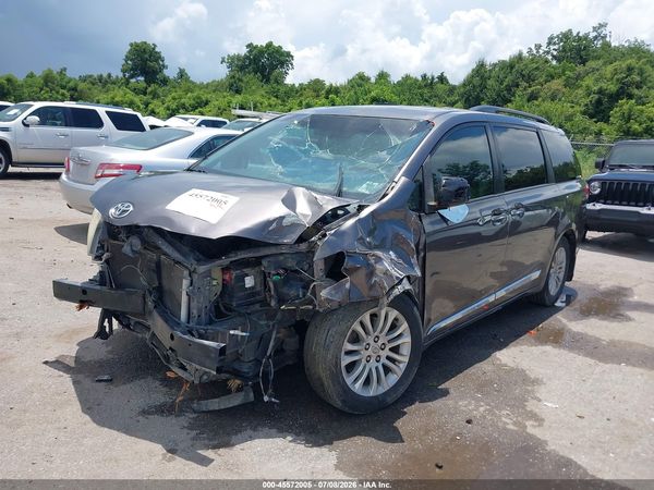 2013 TOYOTA SIENNA XLE V6 8 PASSENGER