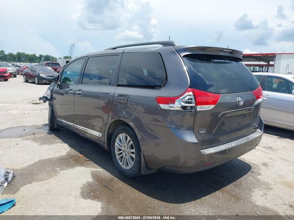 2013 TOYOTA SIENNA XLE V6 8 PASSENGER