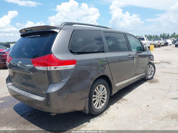 2013 TOYOTA SIENNA XLE V6 8 PASSENGER