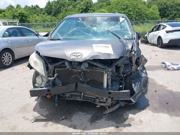 2013 TOYOTA SIENNA XLE V6 8 PASSENGER