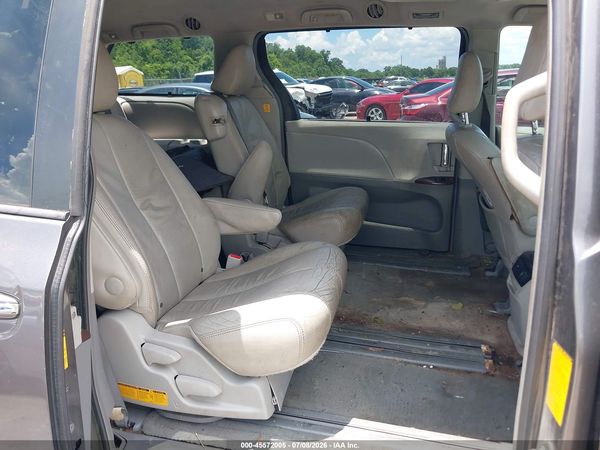 2013 TOYOTA SIENNA XLE V6 8 PASSENGER