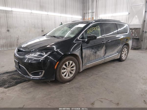 2017 CHRYSLER PACIFICA — I2
