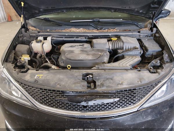 2017 CHRYSLER PACIFICA TOURING-L — I10