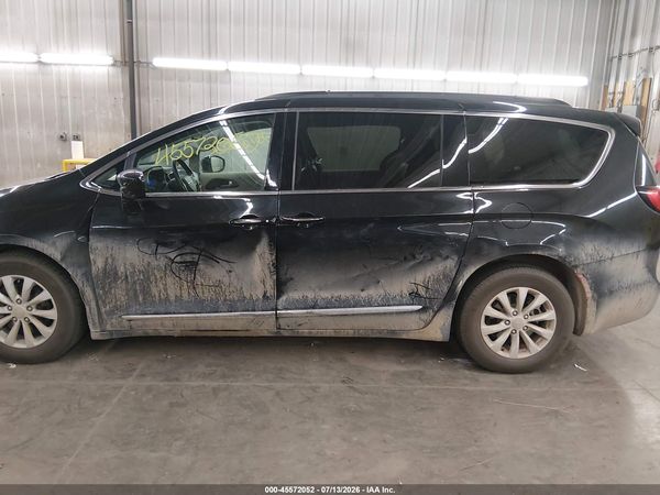 2017 CHRYSLER PACIFICA TOURING-L — I117