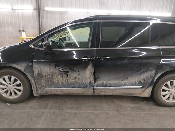 2017 CHRYSLER PACIFICA TOURING-L — I152