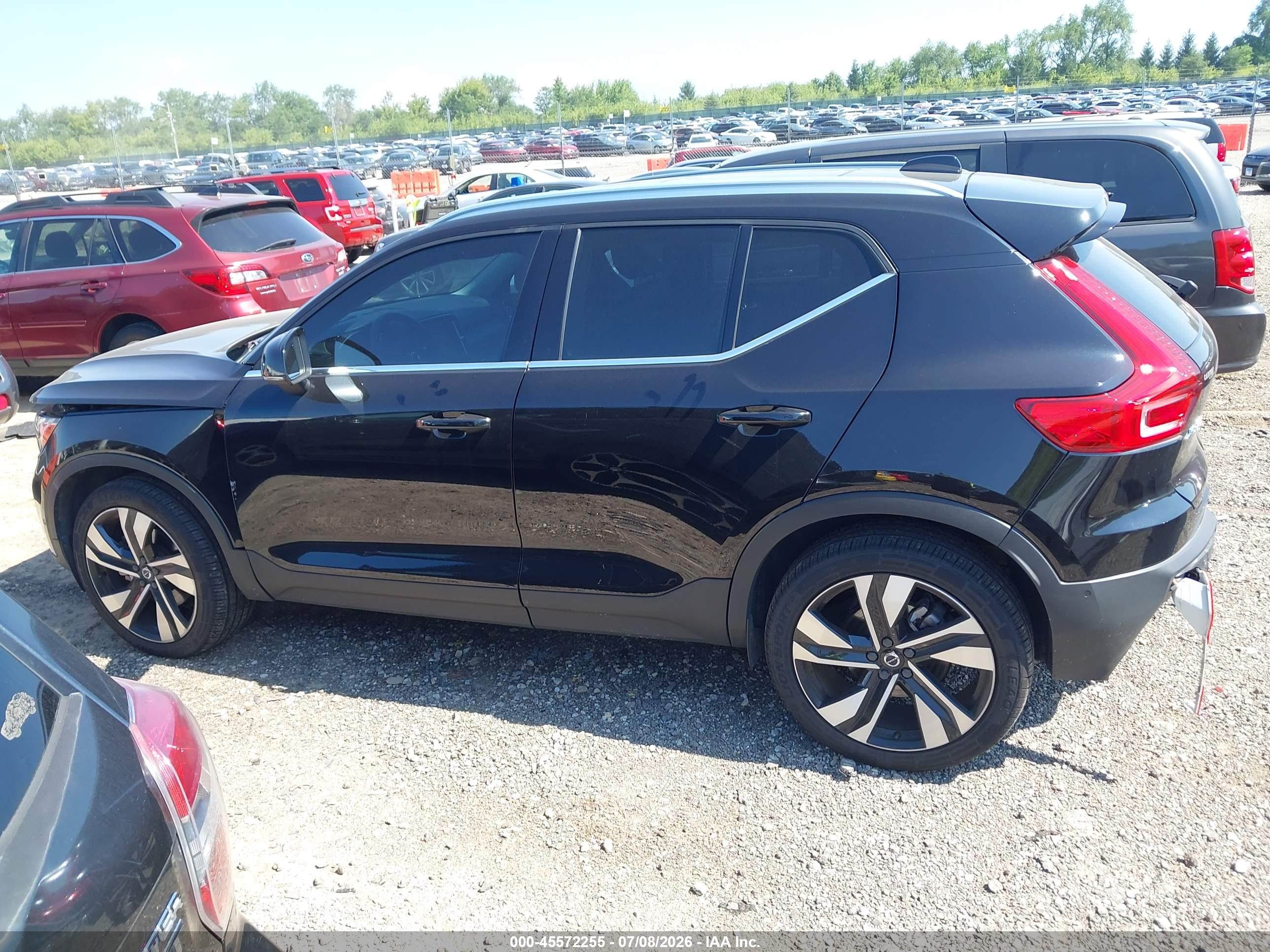 2023 VOLVO XC40 B5 PLUS BRIGHT THEME