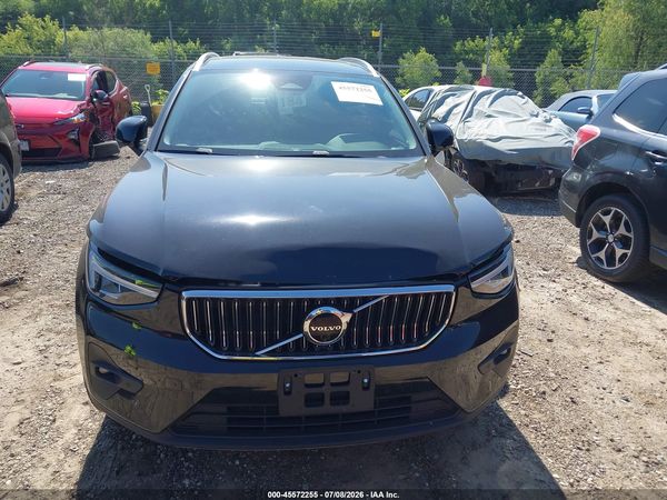 2023 VOLVO XC40 B5 PLUS BRIGHT THEME