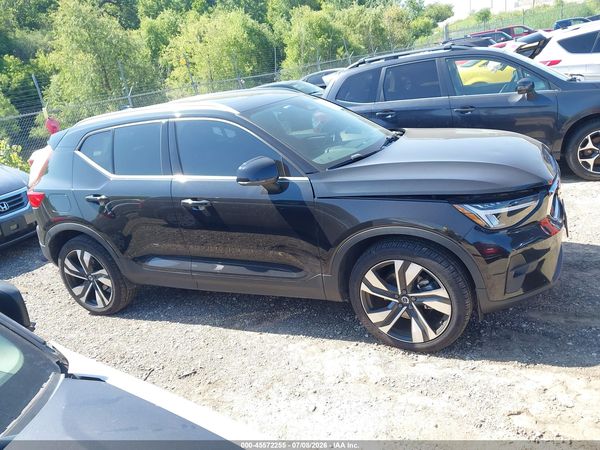 2023 VOLVO XC40 B5 PLUS BRIGHT THEME