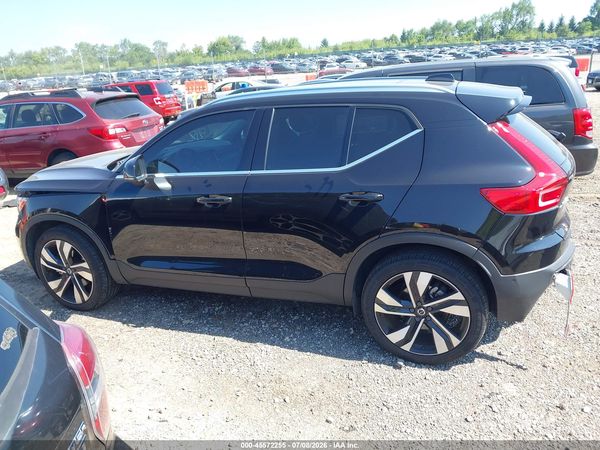 2023 VOLVO XC40 B5 PLUS BRIGHT THEME