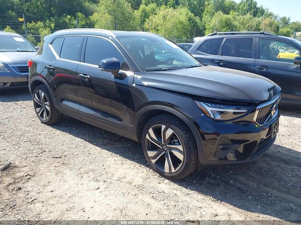 2023 VOLVO XC40 B5 PLUS BRIGHT THEME