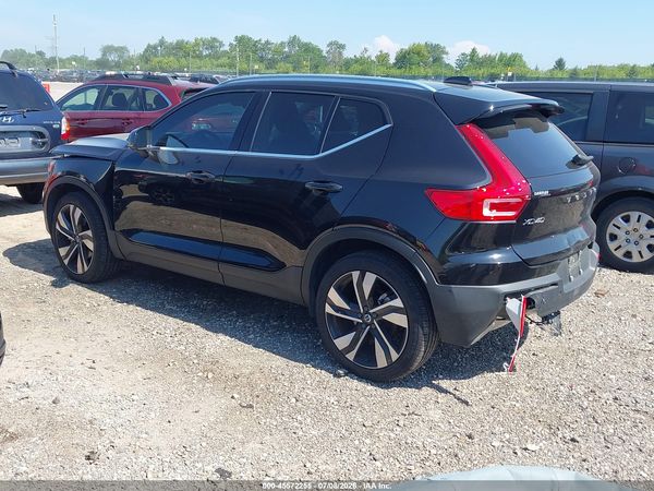 2023 VOLVO XC40 B5 PLUS BRIGHT THEME