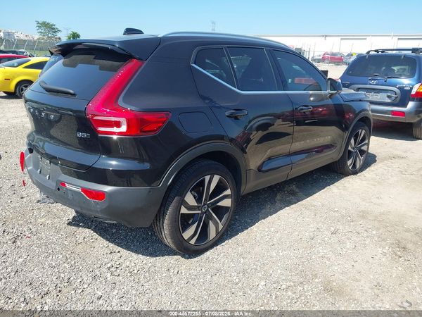 2023 VOLVO XC40 B5 PLUS BRIGHT THEME