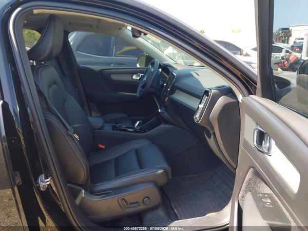 2023 VOLVO XC40 B5 PLUS BRIGHT THEME