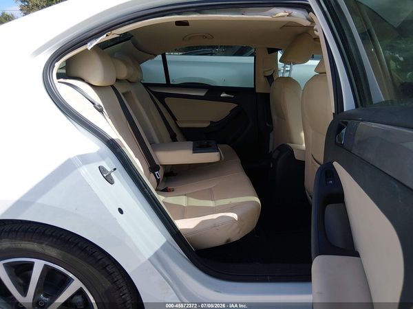 2018 VOLKSWAGEN JETTA — I8