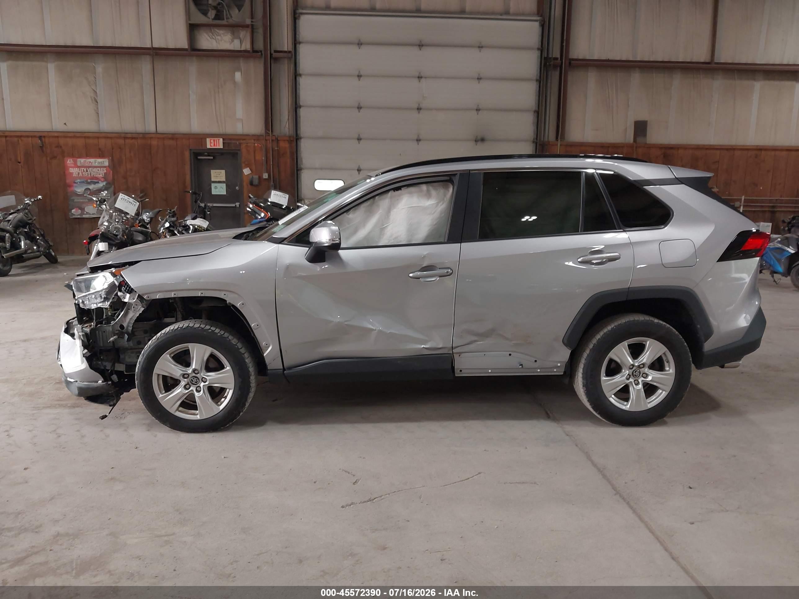 2019 TOYOTA RAV4 XLE