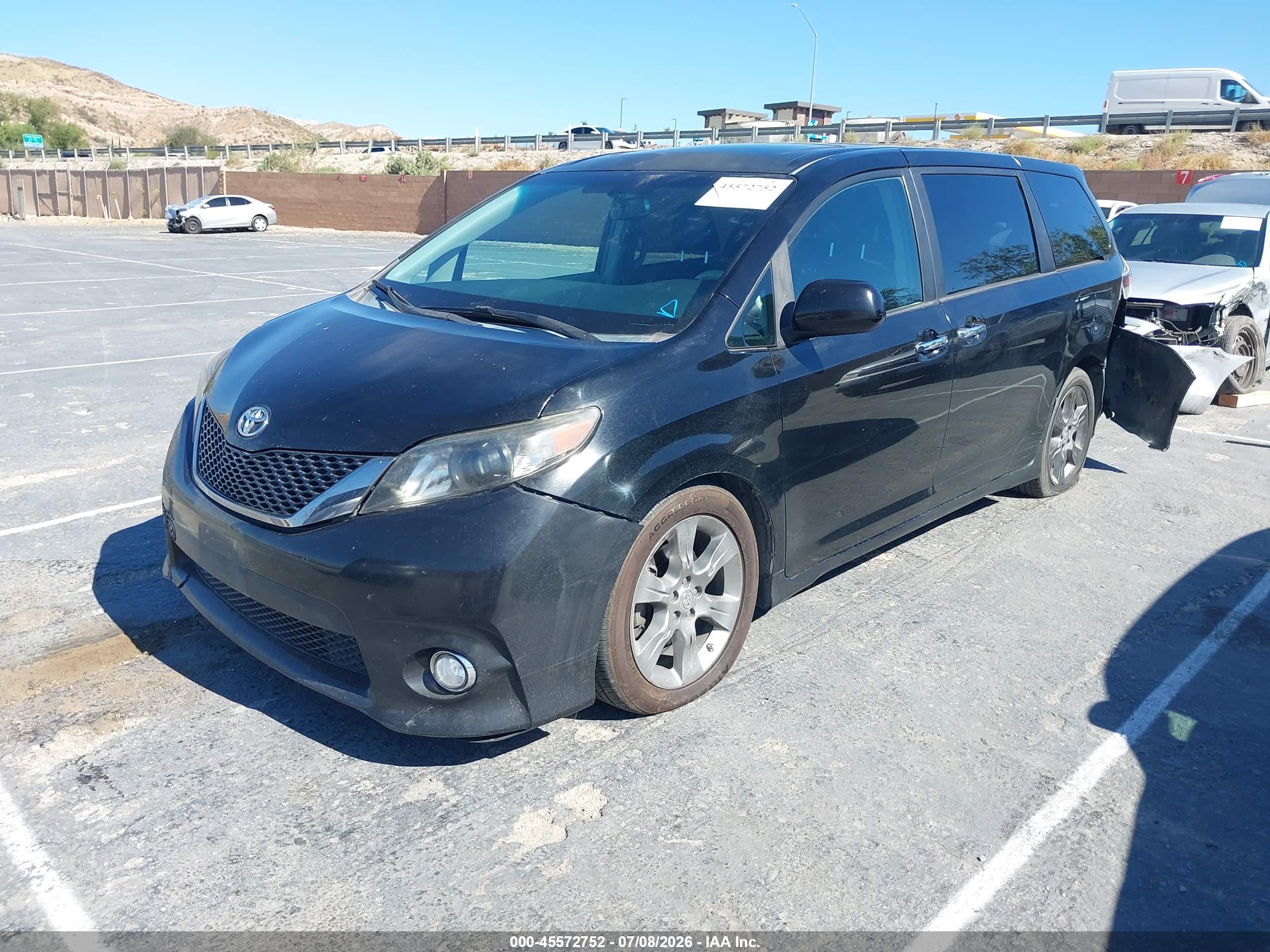 2014 TOYOTA SIENNA SE 8 PASSENGER — I2
