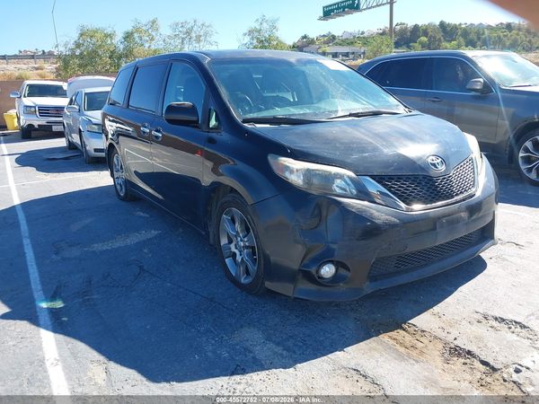 2014 TOYOTA SIENNA SE 8 PASSENGER — I1