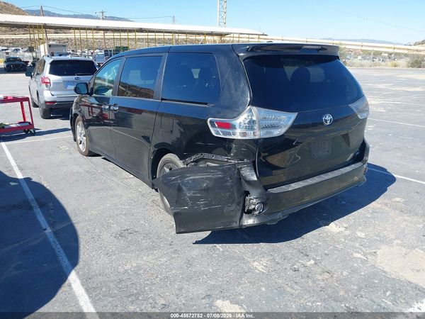 2014 TOYOTA SIENNA SE 8 PASSENGER — I3