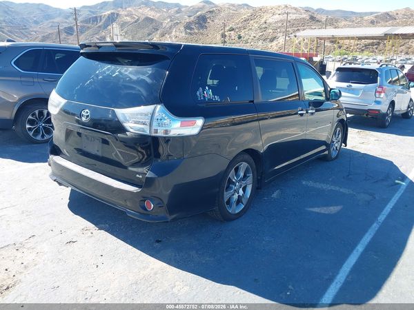 2014 TOYOTA SIENNA SE 8 PASSENGER — I4