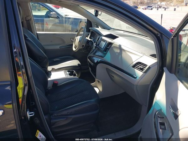 2014 TOYOTA SIENNA SE 8 PASSENGER — I5