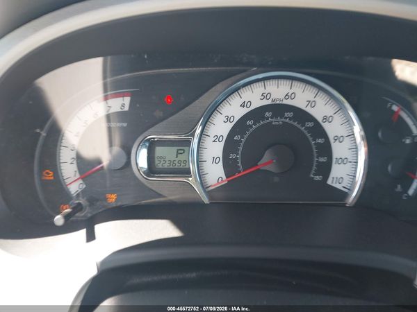 2014 TOYOTA SIENNA SE 8 PASSENGER — I7