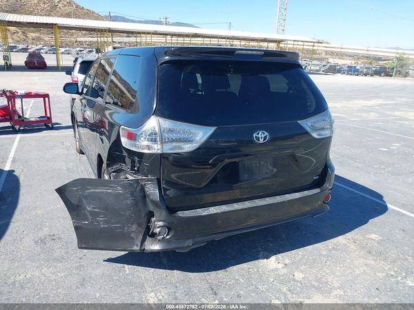 2014 TOYOTA SIENNA SE 8 PASSENGER — I119