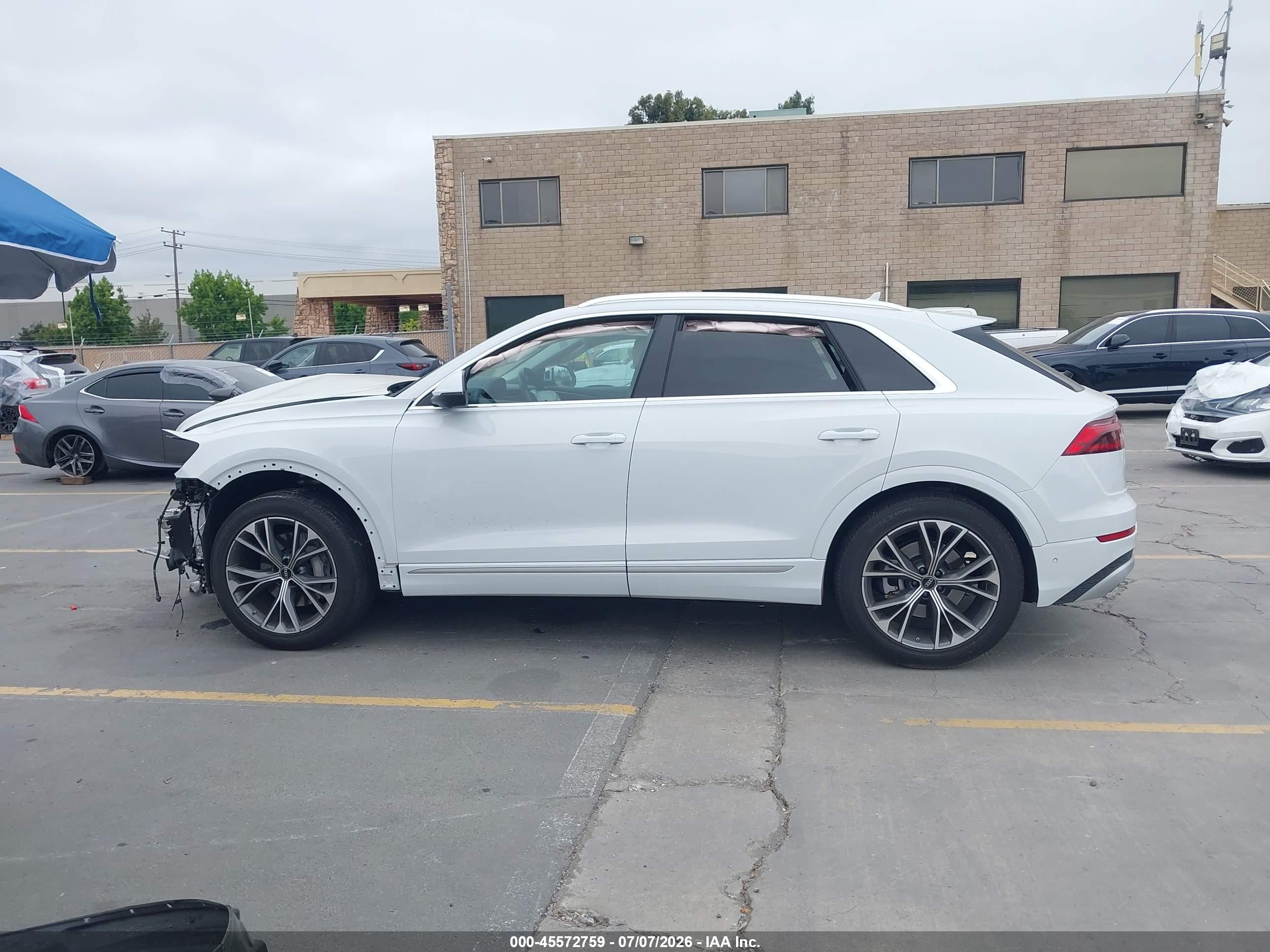2024 AUDI Q8