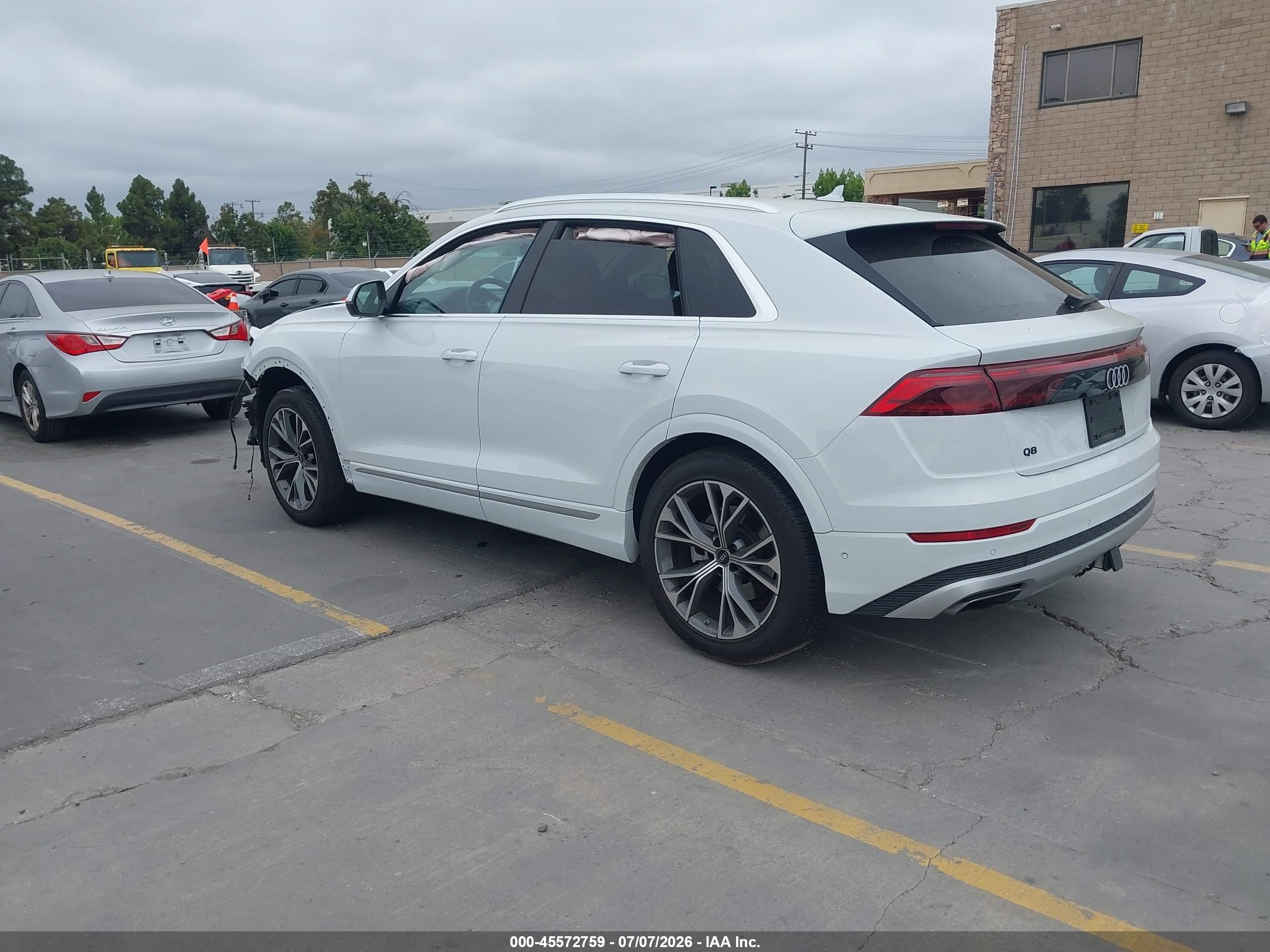 2024 AUDI Q8