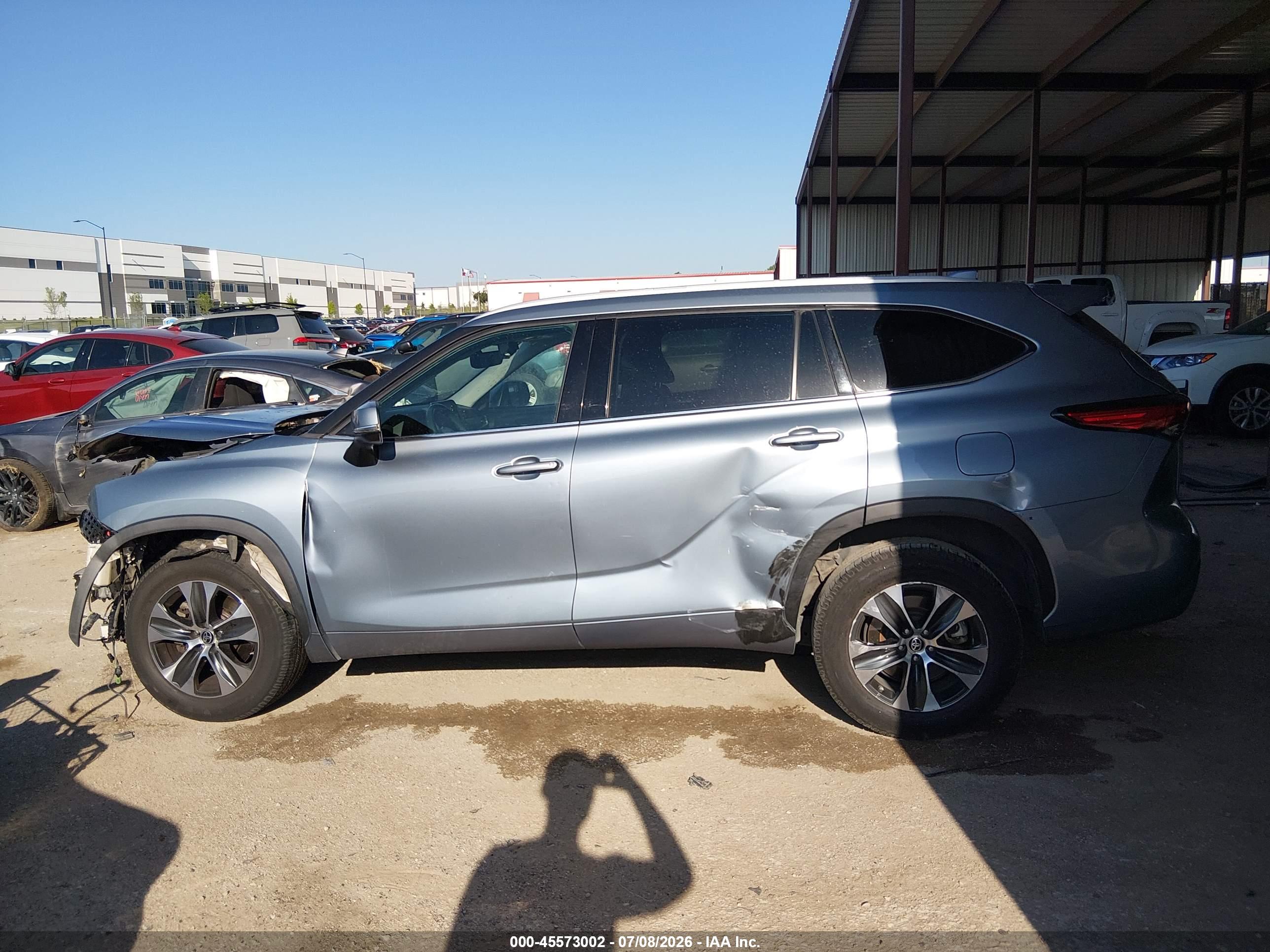 2022 TOYOTA HIGHLANDER XLE