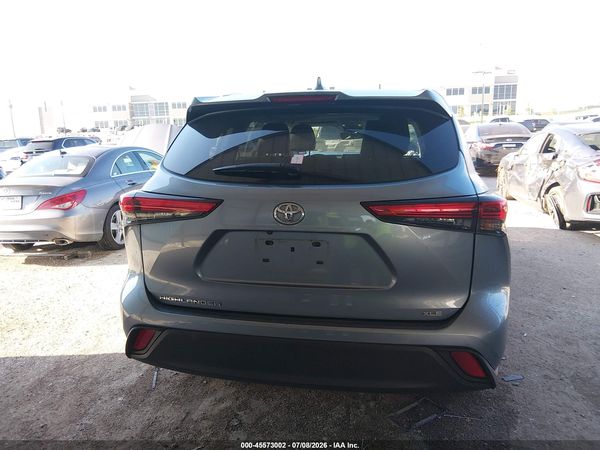 2022 TOYOTA HIGHLANDER XLE