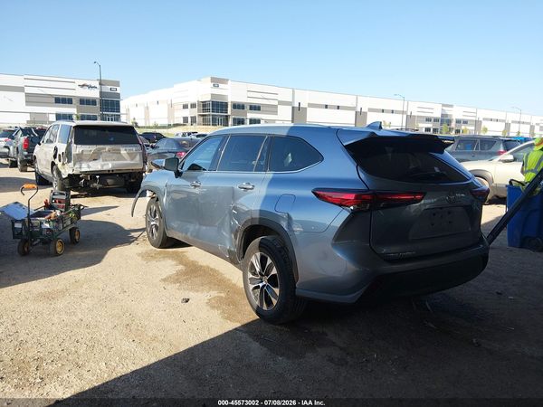 2022 TOYOTA HIGHLANDER XLE