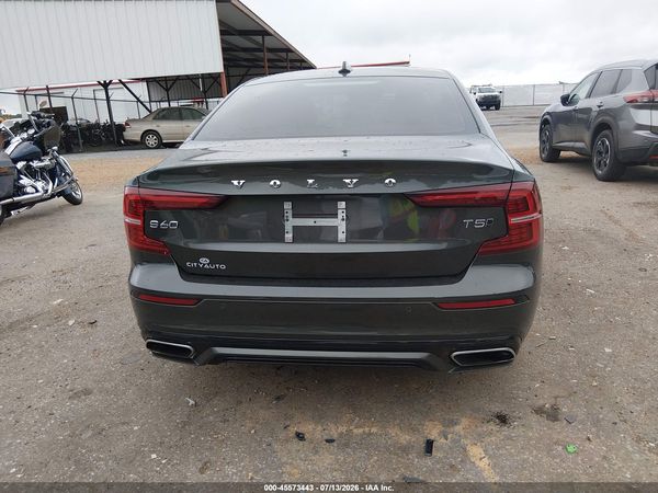 2021 VOLVO S60 T5 MOMENTUM