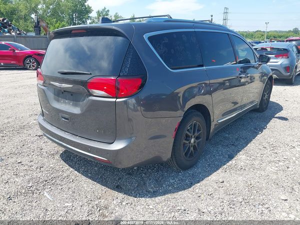 2020 CHRYSLER PACIFICA TOURING L — I4