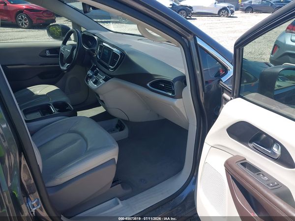 2020 CHRYSLER PACIFICA TOURING L — I5