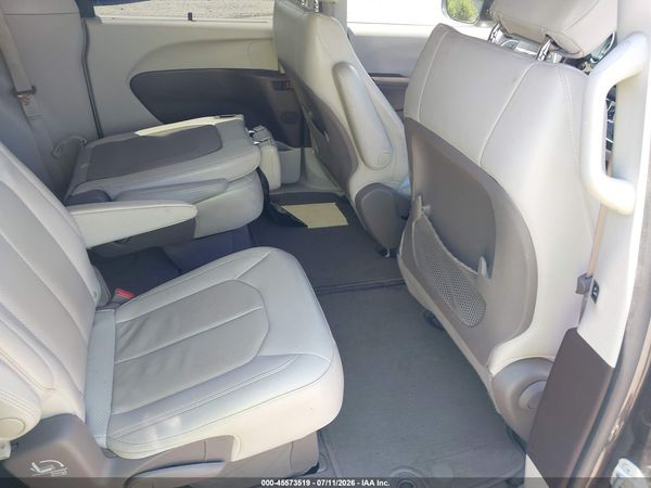2020 CHRYSLER PACIFICA TOURING L — I8