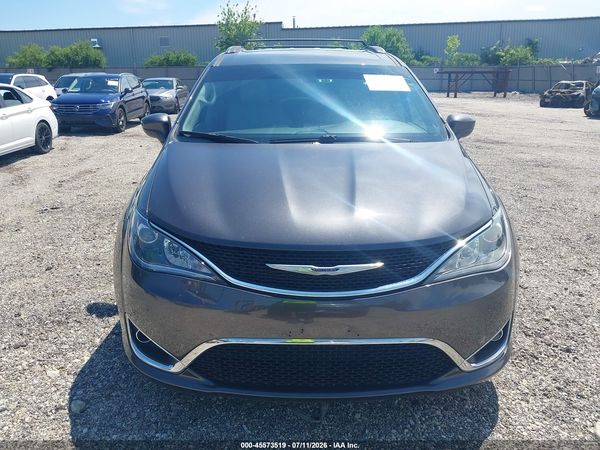 2020 CHRYSLER PACIFICA TOURING L — I115